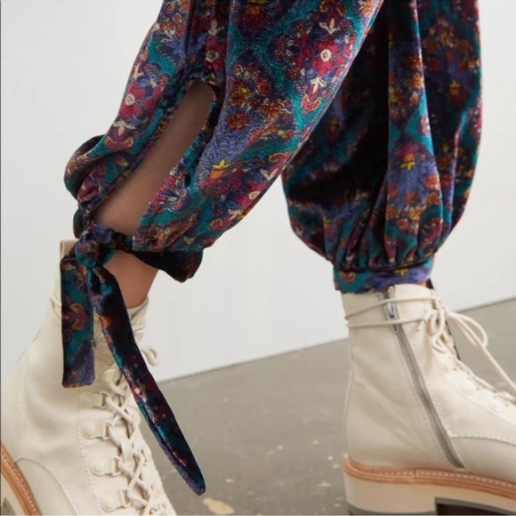 Anthropologie Percie Velvet Harem Joggers Floral - Picture 2 of 8